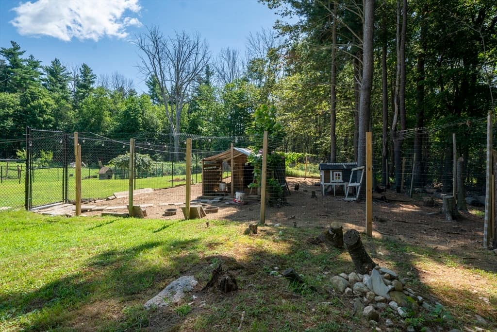 Single Family Residence at 108 Range Road, Northwood NH 03261, Northwood, photo 11 of 42