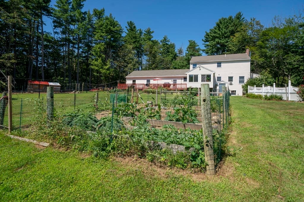 Single Family Residence at 108 Range Road, Northwood NH 03261, Northwood, photo 8 of 42
