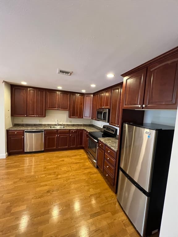 Condominium at 7 Crescent Way # 319, Sturbridge MA 01518, Sturbridge, photo 5 of 27