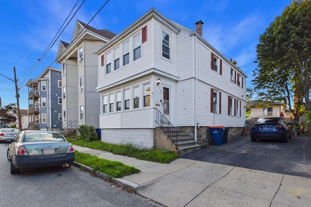 Multi Family at 23 Rodney St, New Bedford MA 02744, New Bedford, photo 2 of 13