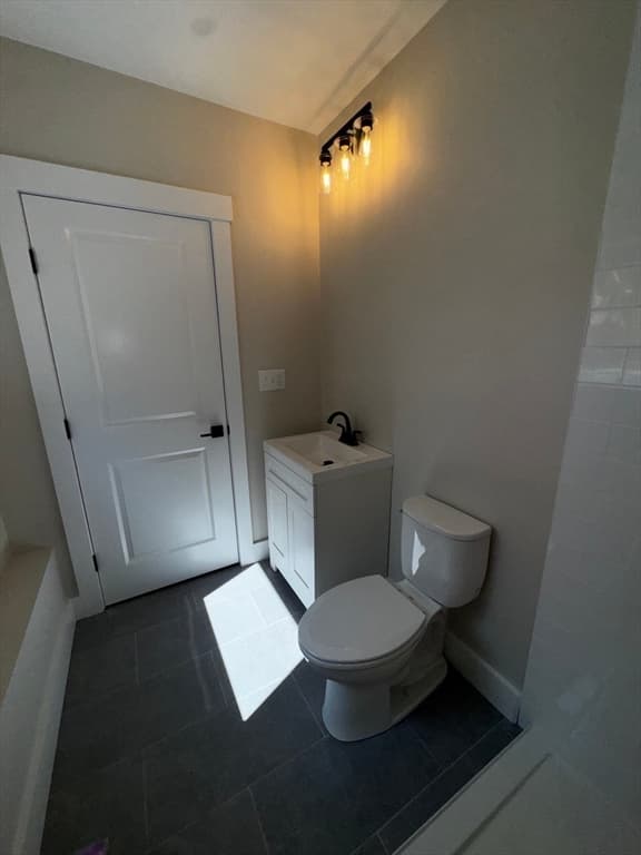 Condominium at 191 Oxford Ave # 2, Dudley MA 01571, Dudley, photo 7 of 32
