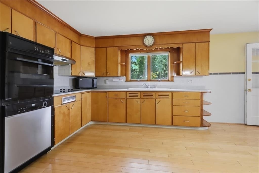 Single Family Residence at 18 Picard Court, Swansea MA 02777, Swansea, photo 9 of 41