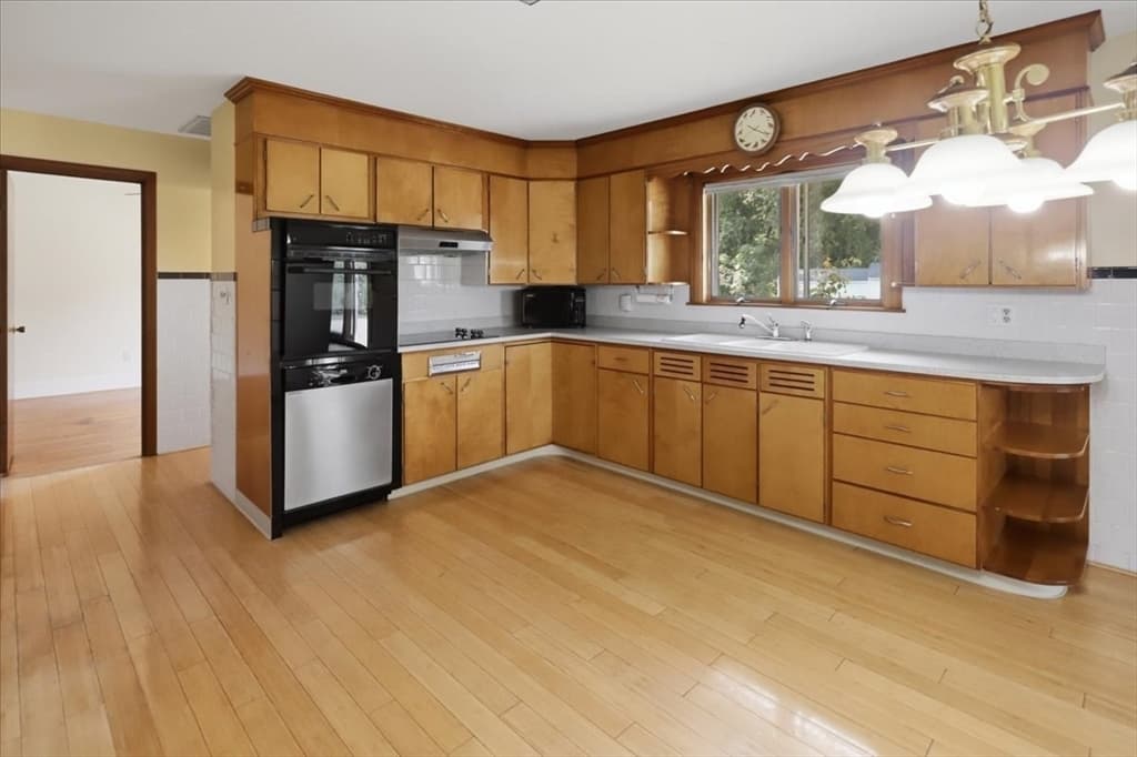 Single Family Residence at 18 Picard Court, Swansea MA 02777, Swansea, photo 8 of 41