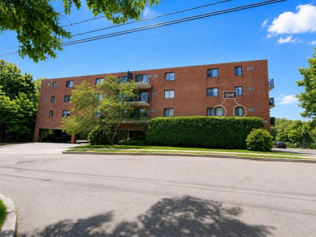 Condominium at 209 Riverview Ave # 7, Newton MA 02466, Newton, photo 2 of 19