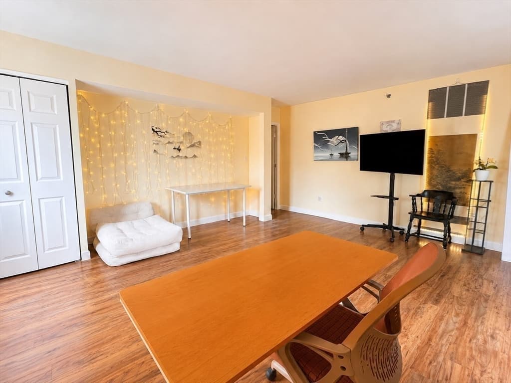 Condominium at 209 Riverview Ave # 7, Newton MA 02466, Newton, photo 8 of 19