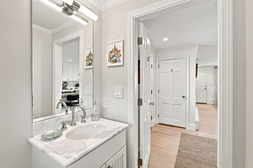 Single Family Residence at 5 Leslie Cove, Marblehead MA 01945, Marblehead, photo 15 of 32