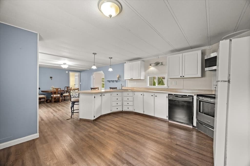 Mobile Home at 14 Judith Cir, Wareham MA 02576, Wareham, photo 6 of 16