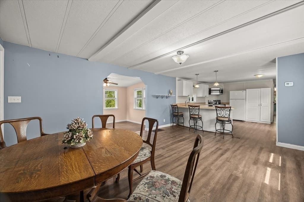 Mobile Home at 14 Judith Cir, Wareham MA 02576, Wareham, photo 4 of 16