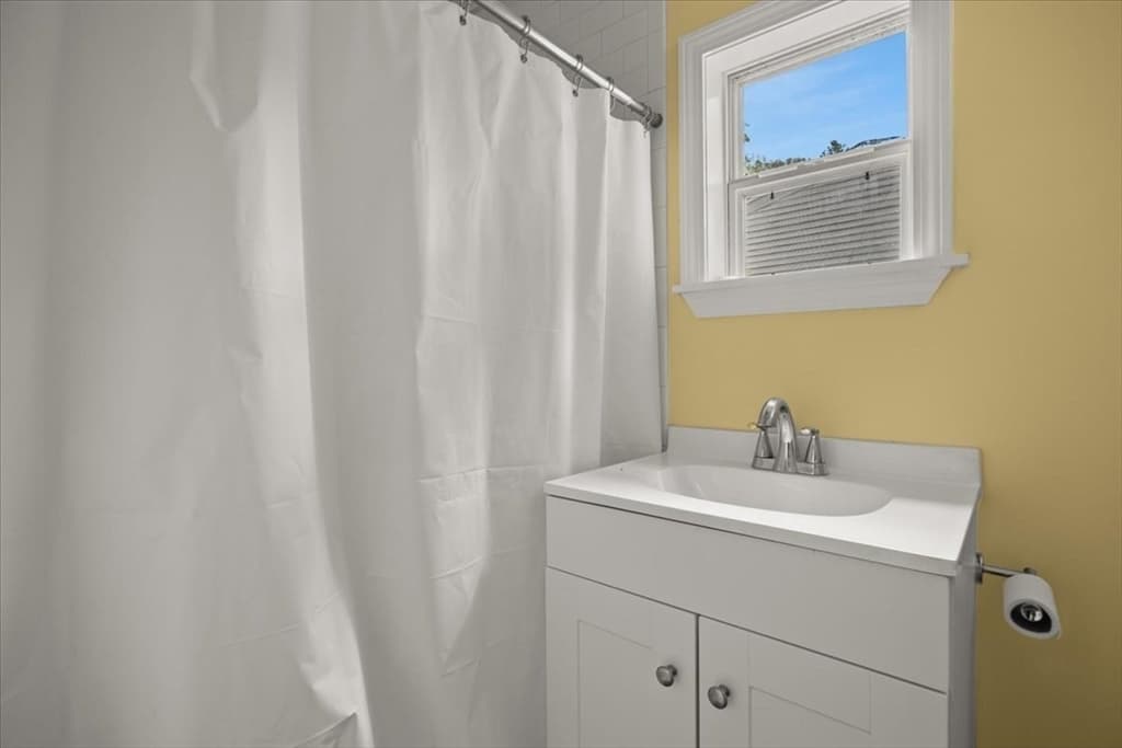 Mobile Home at 14 Judith Cir, Wareham MA 02576, Wareham, photo 8 of 16