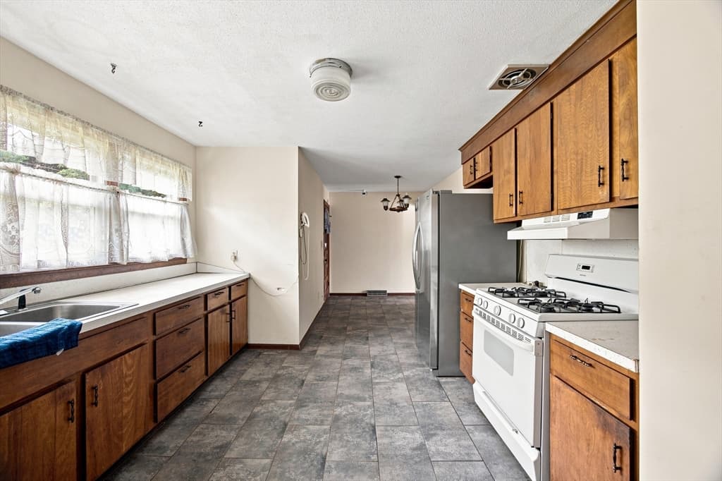Single Family Residence at 115 Bemis Rd, Holyoke MA 01040, Holyoke, photo 8 of 30