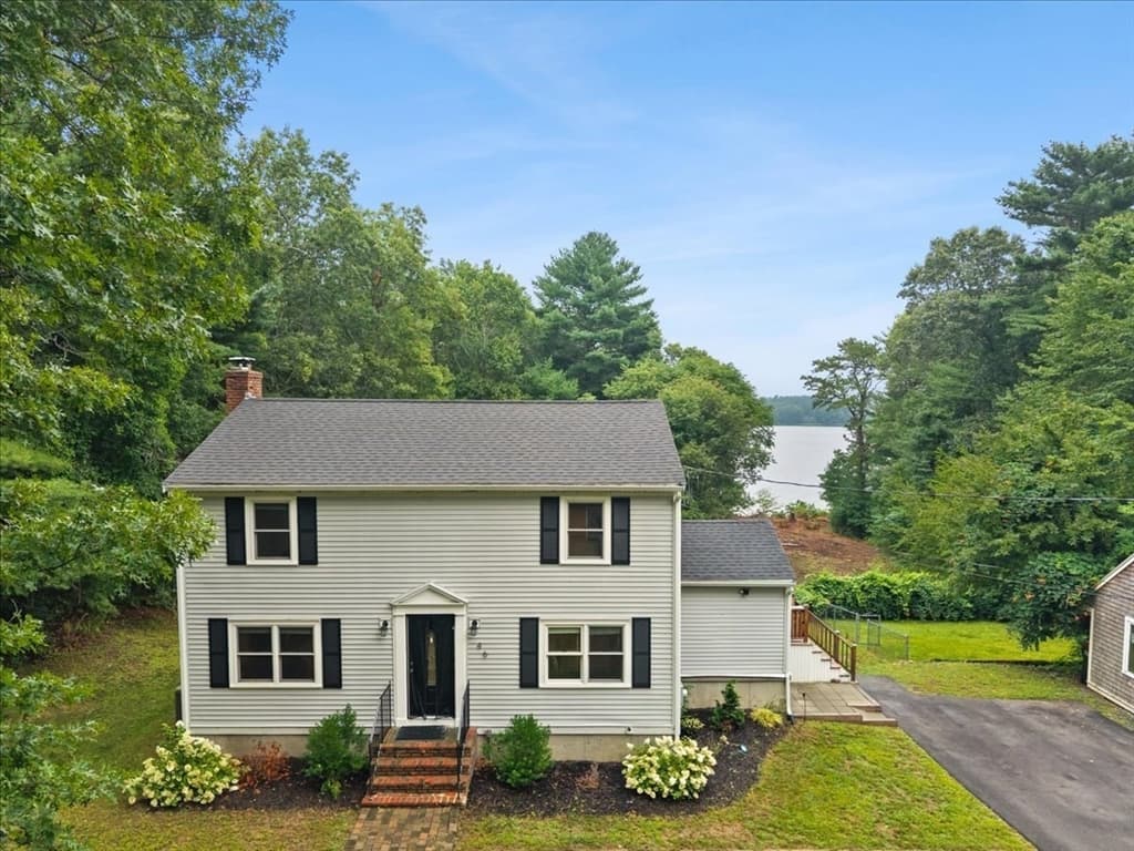 46 Harvard St, Halifax MA 02338