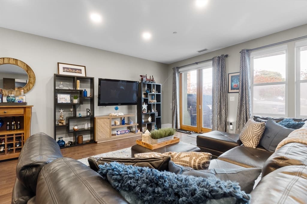 Condominium at 10 Ocean Ave # 109, Revere MA 02151, Revere, photo 7 of 21