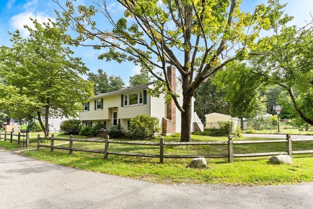 8 Green St, Billerica MA 01821