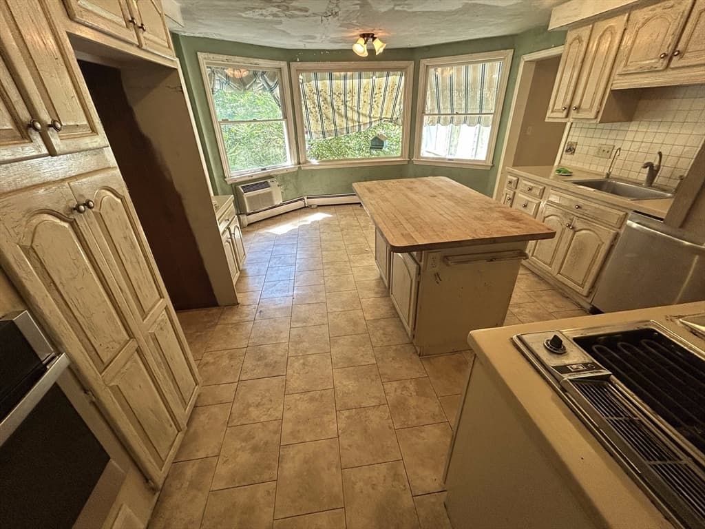 Single Family Residence at 55 Fairway Ln, Foxboro MA 02035, Foxboro, photo 3 of 27