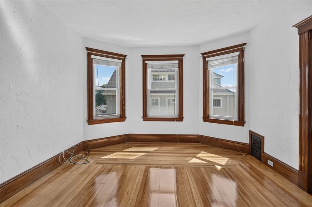 3 Family at 16 Bedford St, Quincy MA 02169, Quincy, photo 7 of 42