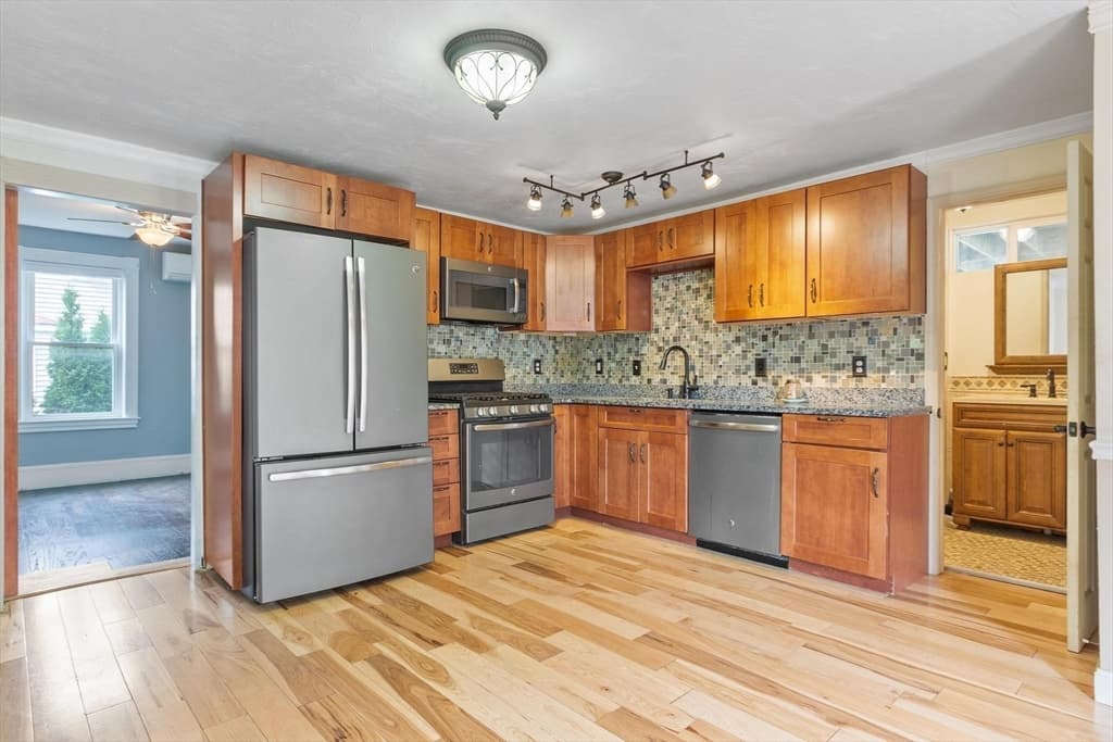 3 Family at 122 Lawrence, Clinton MA 01510, Clinton, photo 3 of 27