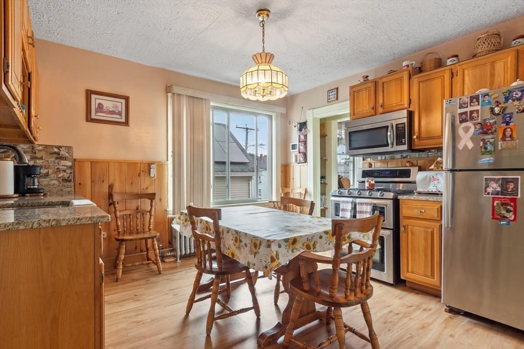 3 Family at 122 Lawrence, Clinton MA 01510, Clinton, photo 9 of 27