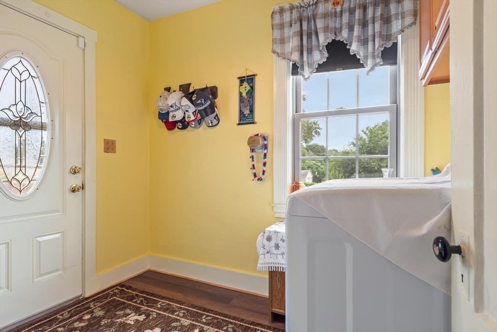 3 Family at 122 Lawrence, Clinton MA 01510, Clinton, photo 8 of 27