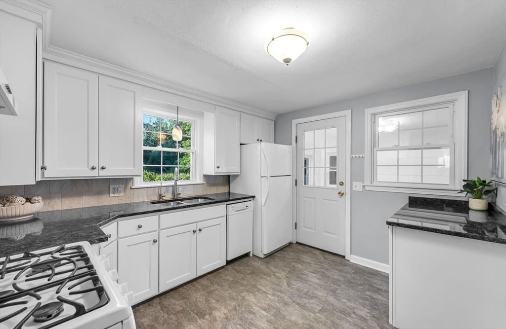 Single Family Residence at 37 Nevins Avenue, Longmeadow MA 01106, Longmeadow, photo 9 of 34