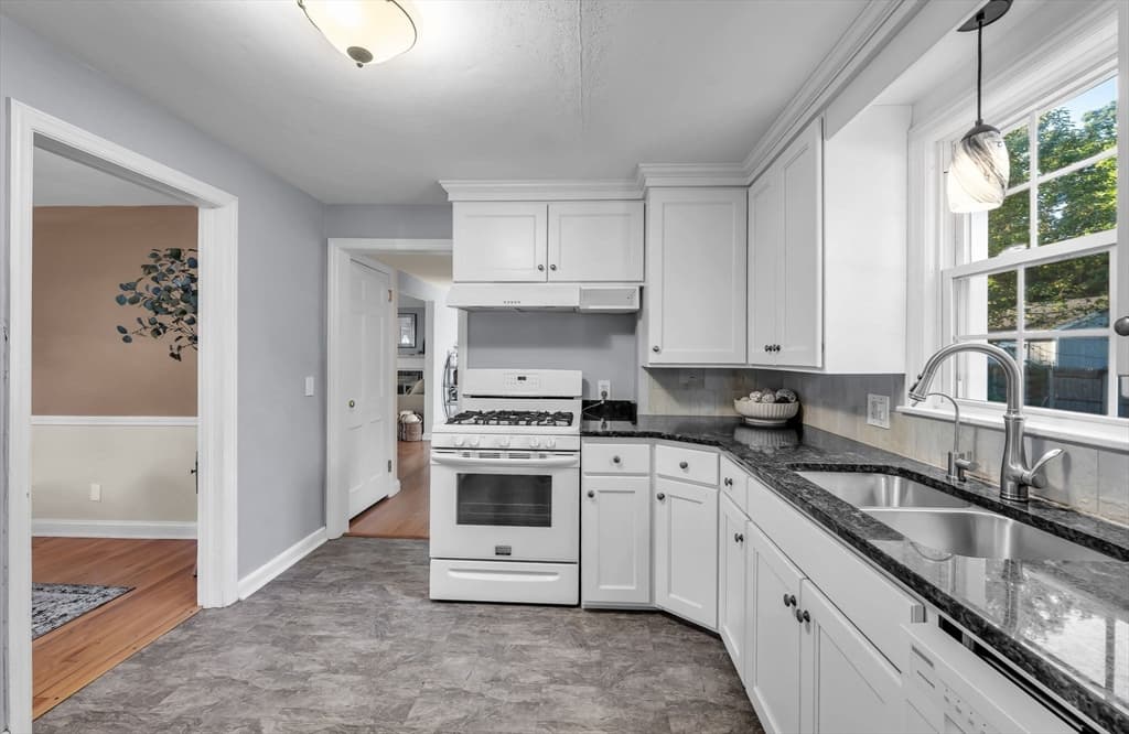 Single Family Residence at 37 Nevins Avenue, Longmeadow MA 01106, Longmeadow, photo 10 of 34