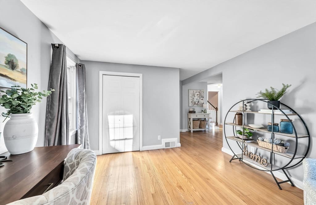 Single Family Residence at 37 Nevins Avenue, Longmeadow MA 01106, Longmeadow, photo 8 of 34
