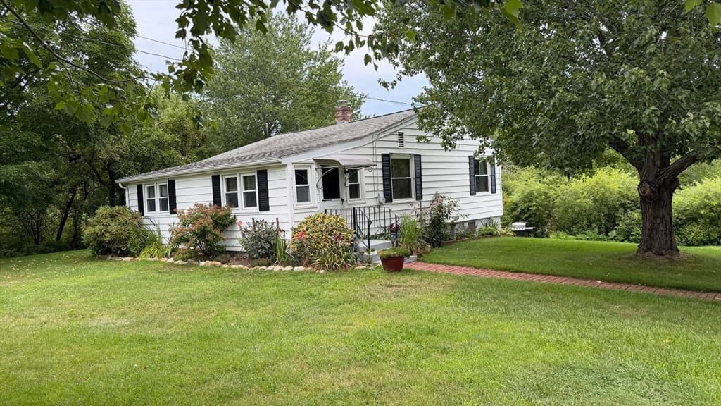 Single Family Residence at 142 W Main St, Spencer MA 01562, Spencer, photo 2 of 24