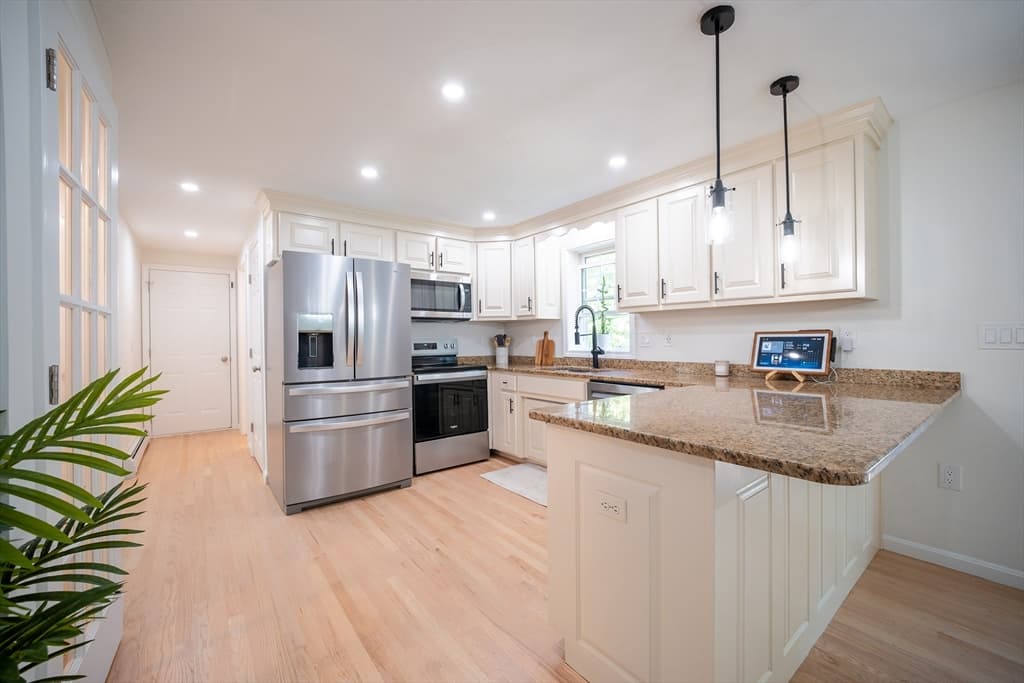Single Family Residence at 4 Wilder St, Leominster MA 01453, Leominster, photo 12 of 28