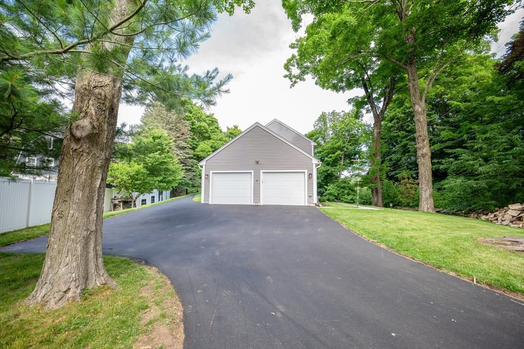 Single Family Residence at 4 Wilder St, Leominster MA 01453, Leominster, photo 5 of 28