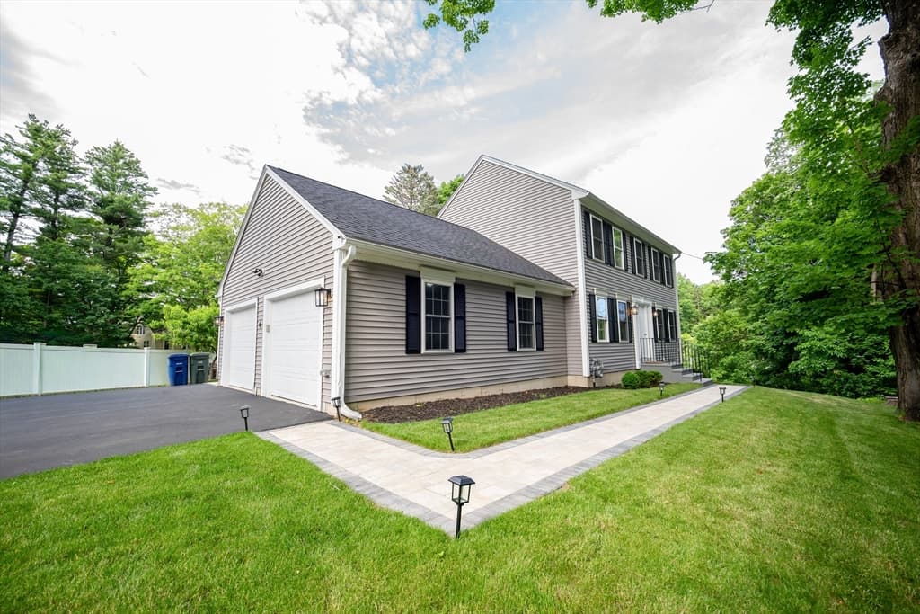 Single Family Residence at 4 Wilder St, Leominster MA 01453, Leominster, photo 4 of 28