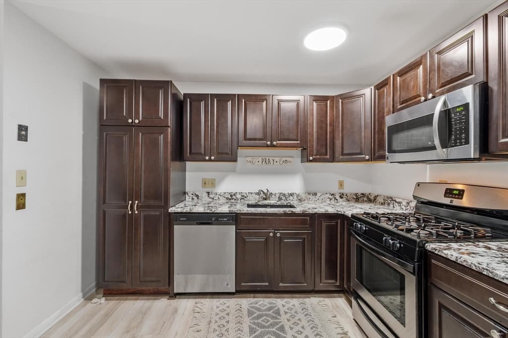 Condominium at 40 Edgelawn Ave # 3, North Andover MA 01845, North Andover, photo 12 of 27