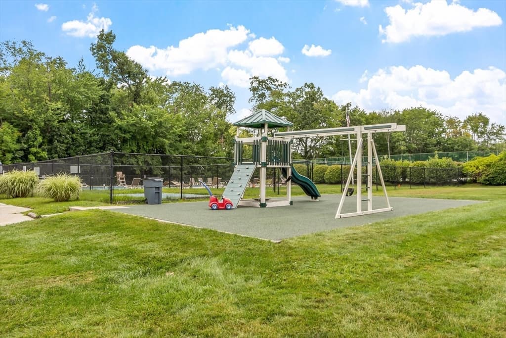 Condominium at 40 Edgelawn Ave # 3, North Andover MA 01845, North Andover, photo 22 of 27