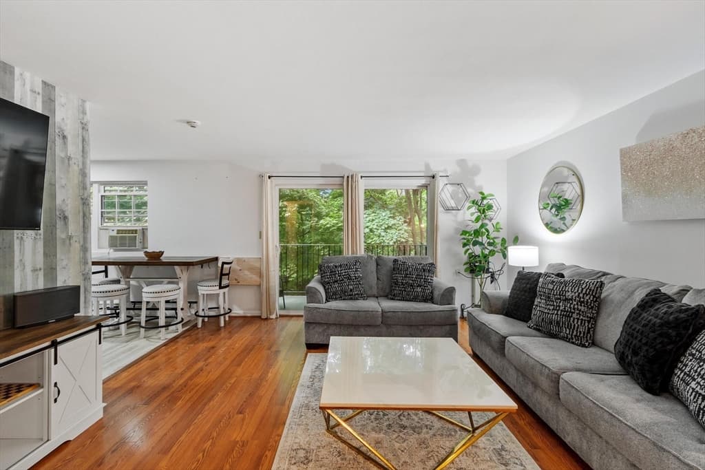 Condominium at 40 Edgelawn Ave # 3, North Andover MA 01845, North Andover, photo 5 of 27