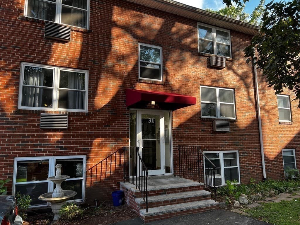 Condominium at 31 Montvale Ave # 1, Woburn MA 01801, photo 6 of 7