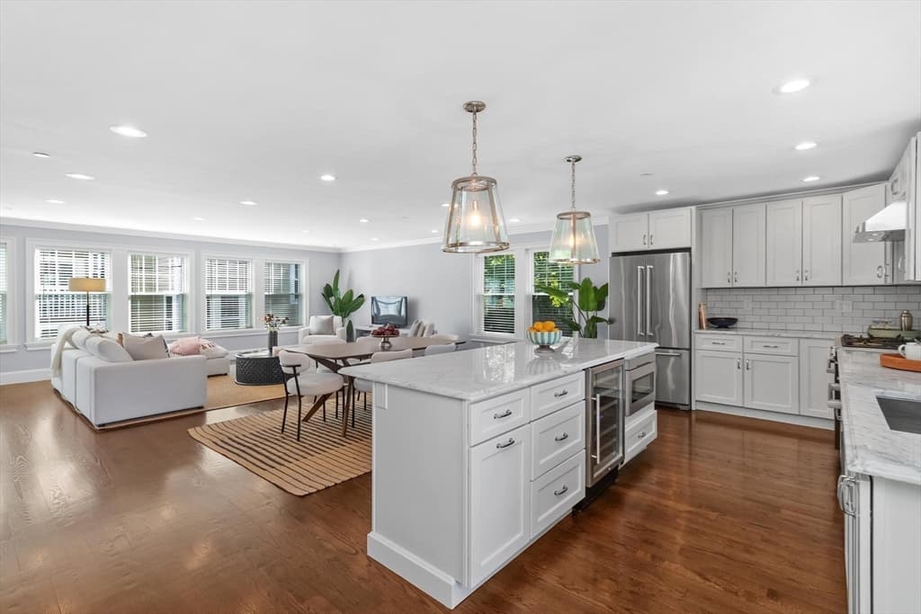 Condominium at 15 Sparhawk St # 4, Boston MA 02135, Boston, photo 9 of 39