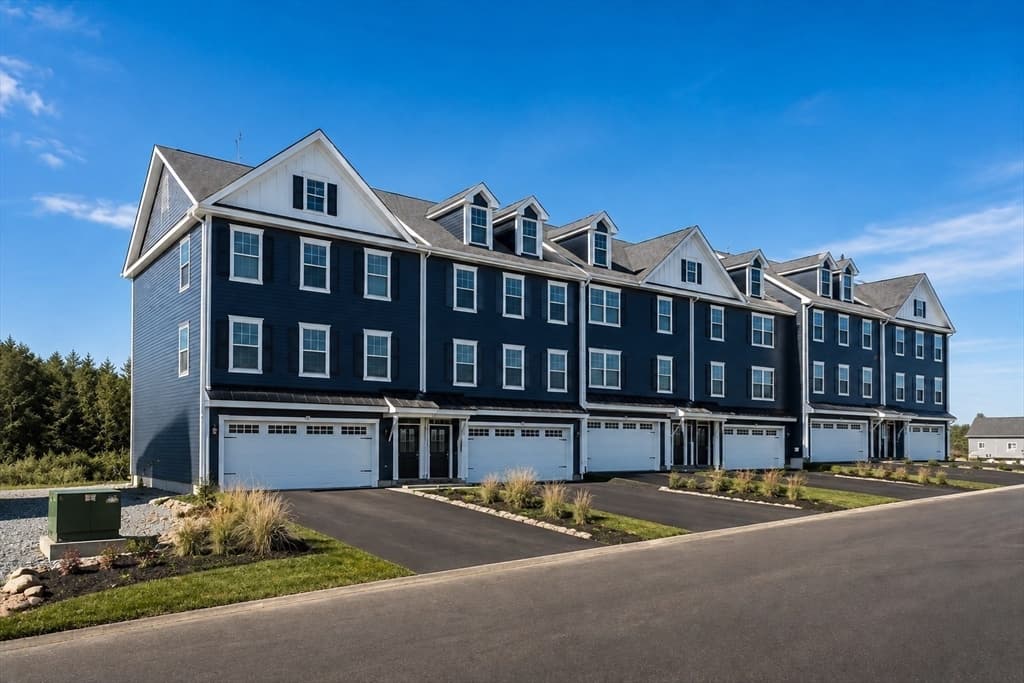 Condominium at 30 Elise Avenue # 15, Londonderry NH 03053, Londonderry, photo 40 of 40