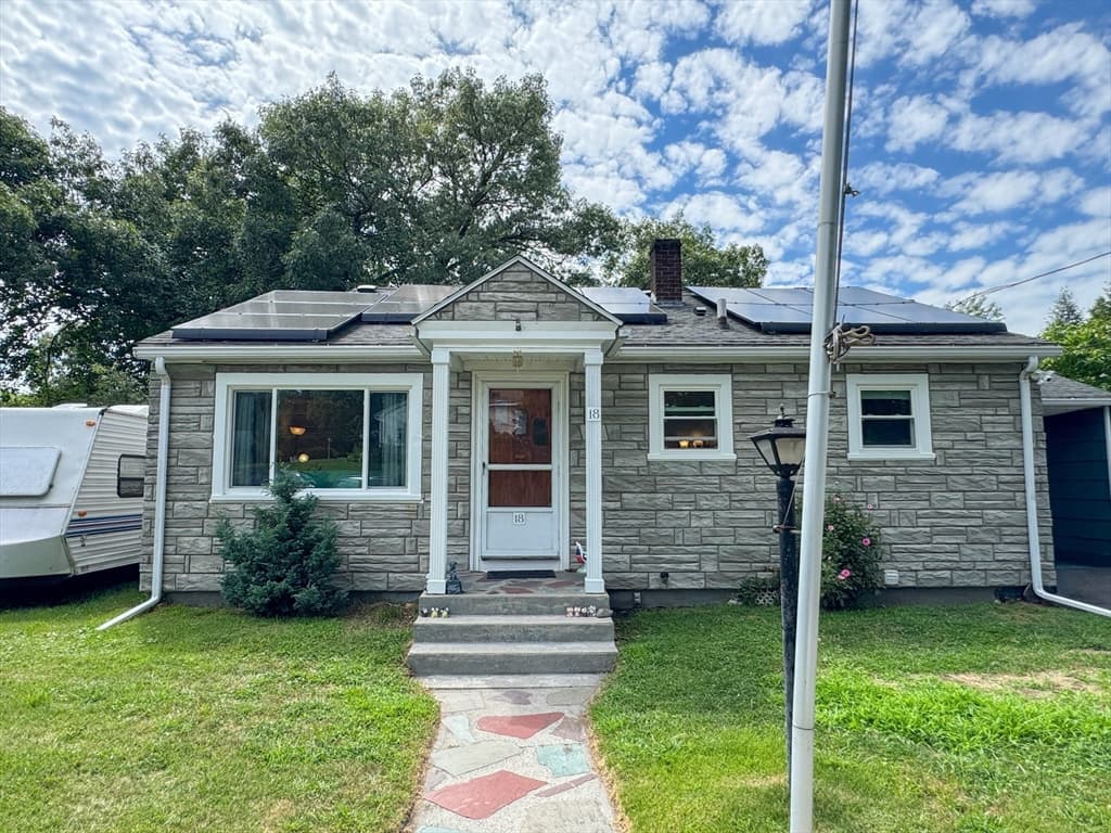 18 Woodland Cir, Methuen MA 01844