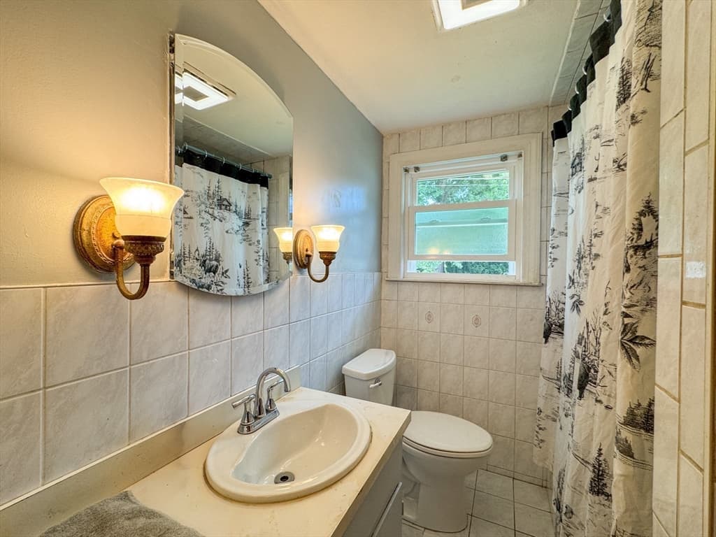 Single Family Residence at 18 Woodland Cir, Methuen MA 01844, Methuen, photo 10 of 28