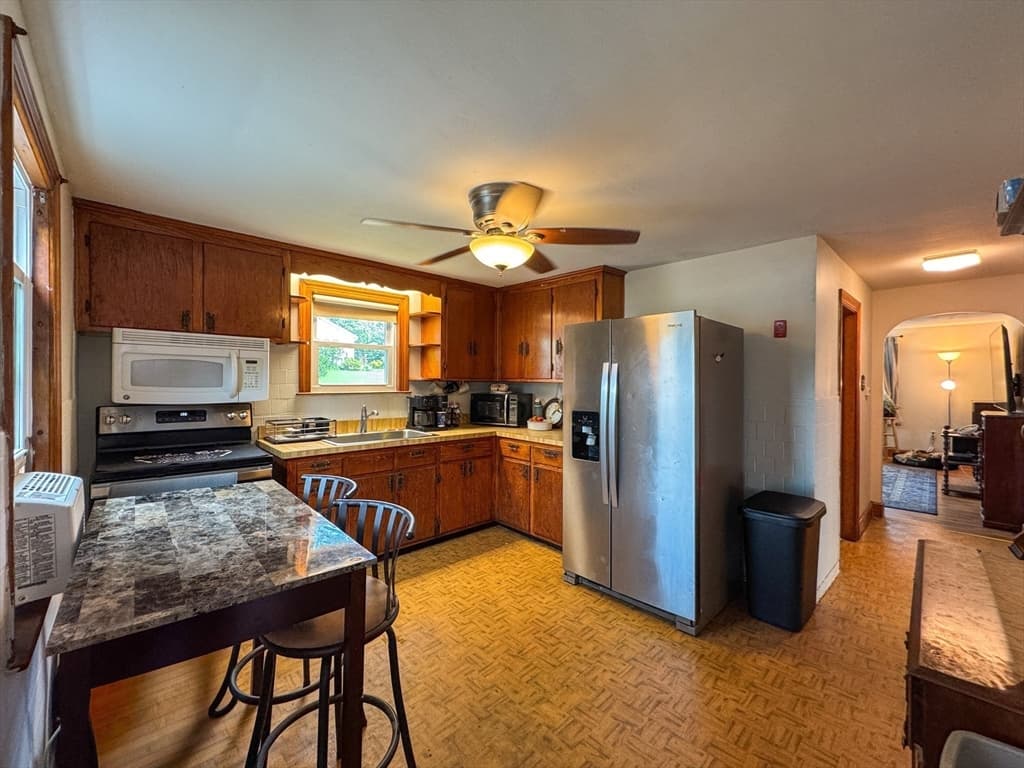 Single Family Residence at 18 Woodland Cir, Methuen MA 01844, Methuen, photo 4 of 28