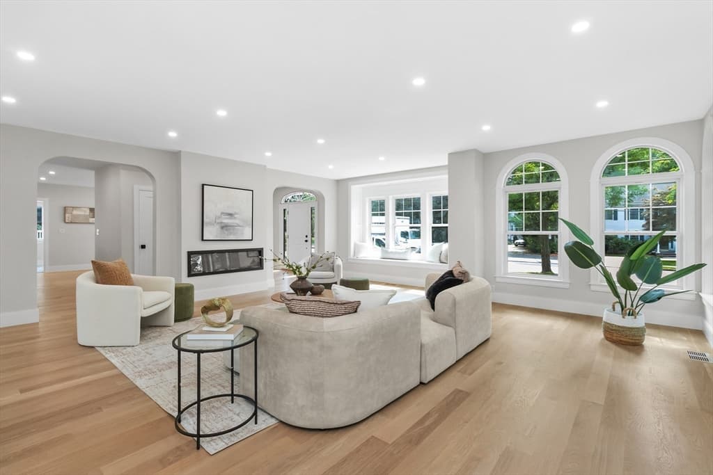 Single Family Residence at 315 Crafts St, Newton MA 02460, Newton, photo 6 of 33