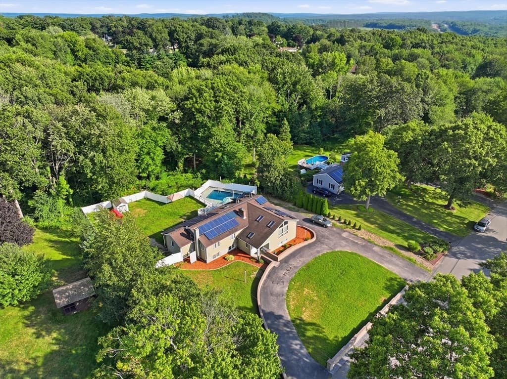68 Scenic Dr, Leominster MA 01453