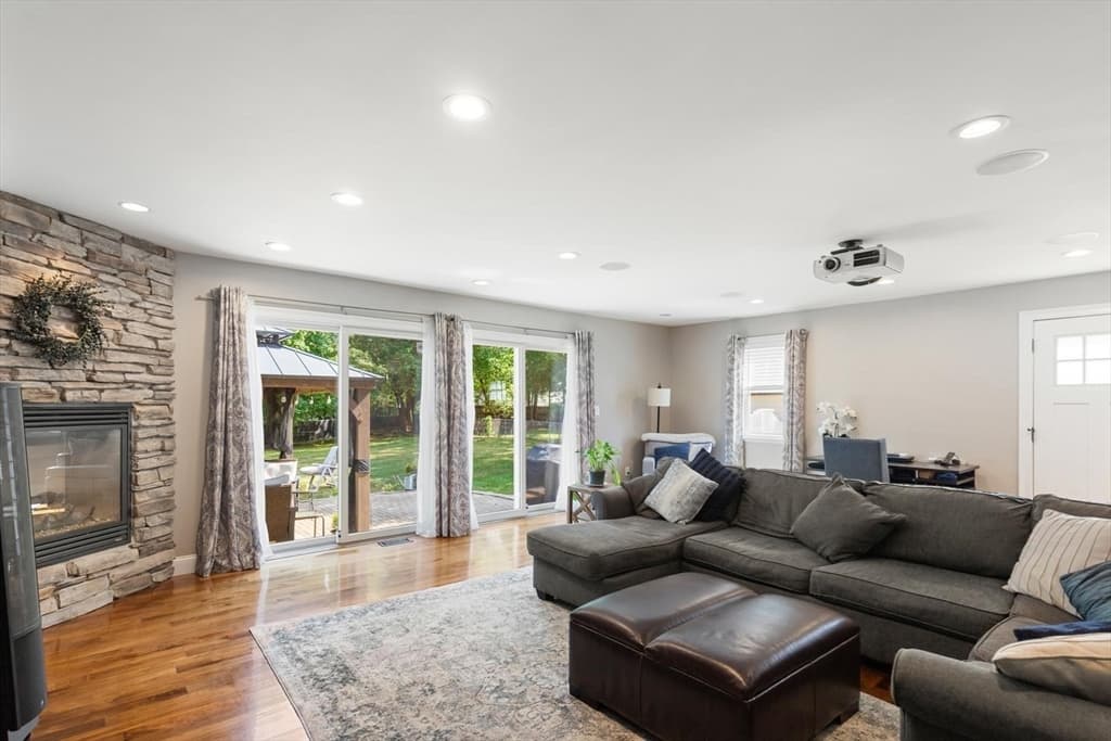 33 Griffin Rd, Peabody MA 01960