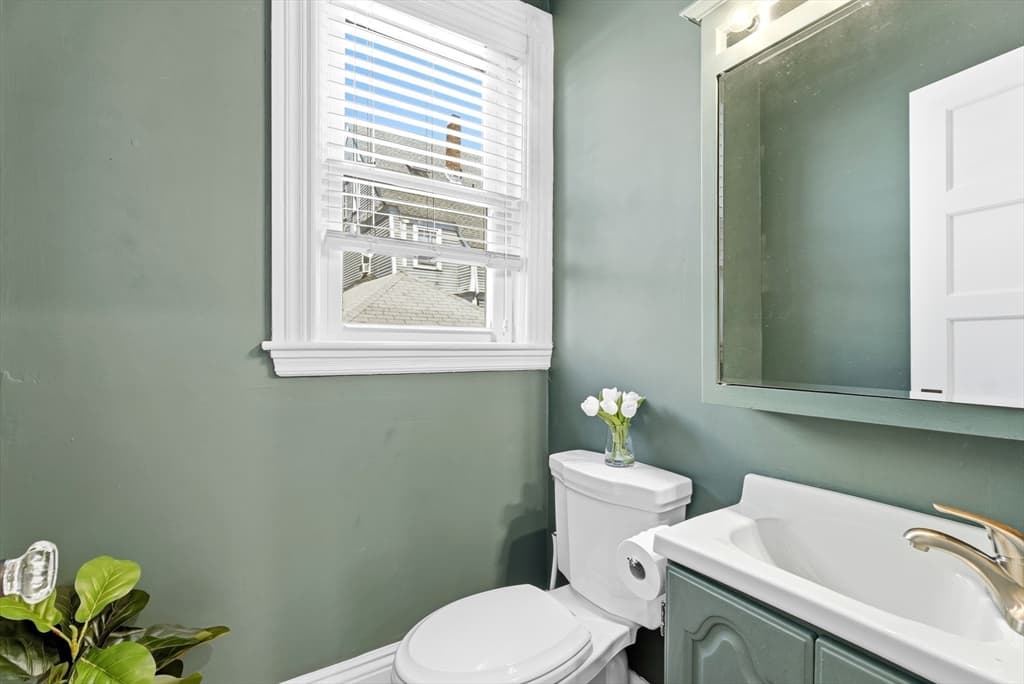 Single Family Residence at 19 Gilmore St, Everett MA 02149, Everett, photo 6 of 40