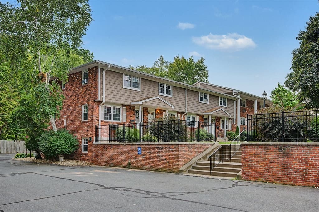 Condominium at 418 Meadow Street # 2, Agawam MA 01001, Agawam, photo 21 of 32