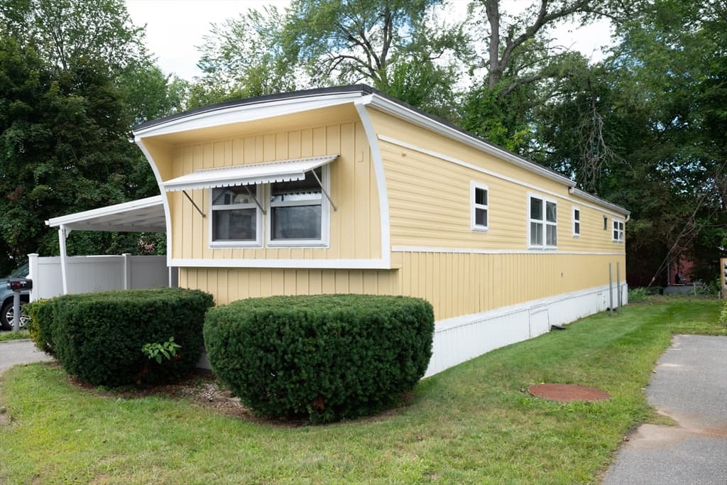 Mobile Home at 276 Lunenburg St, Fitchburg MA 01420, Fitchburg, photo 2 of 19