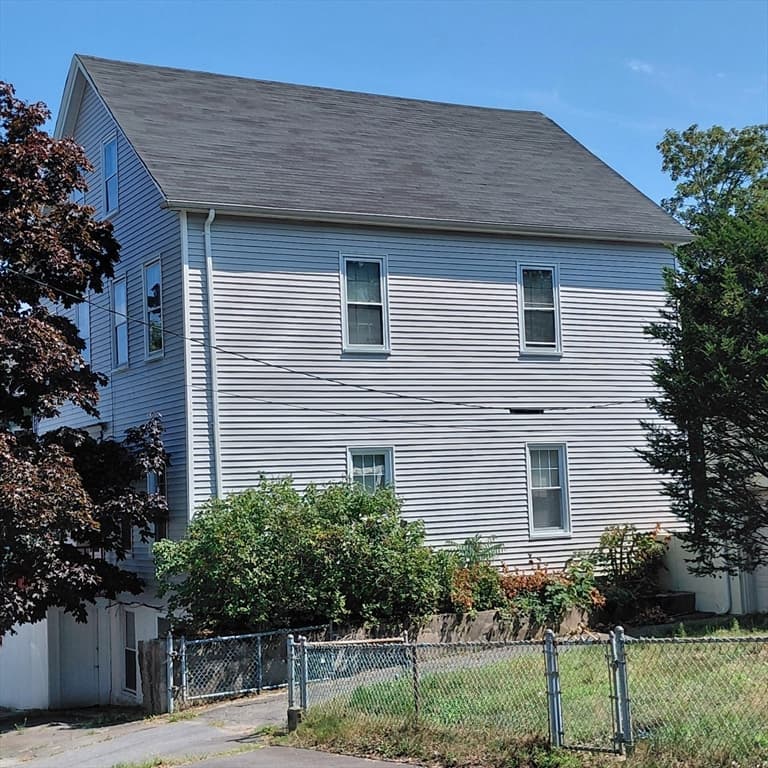 3 Family at 32 Franklin Street, New Bedford MA 02740, New Bedford, photo 2 of 22