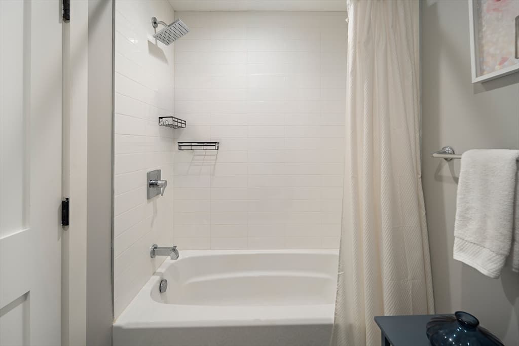 Condominium at 6 Chestnut Ave # 1, Boston MA 02130, Boston, photo 12 of 22