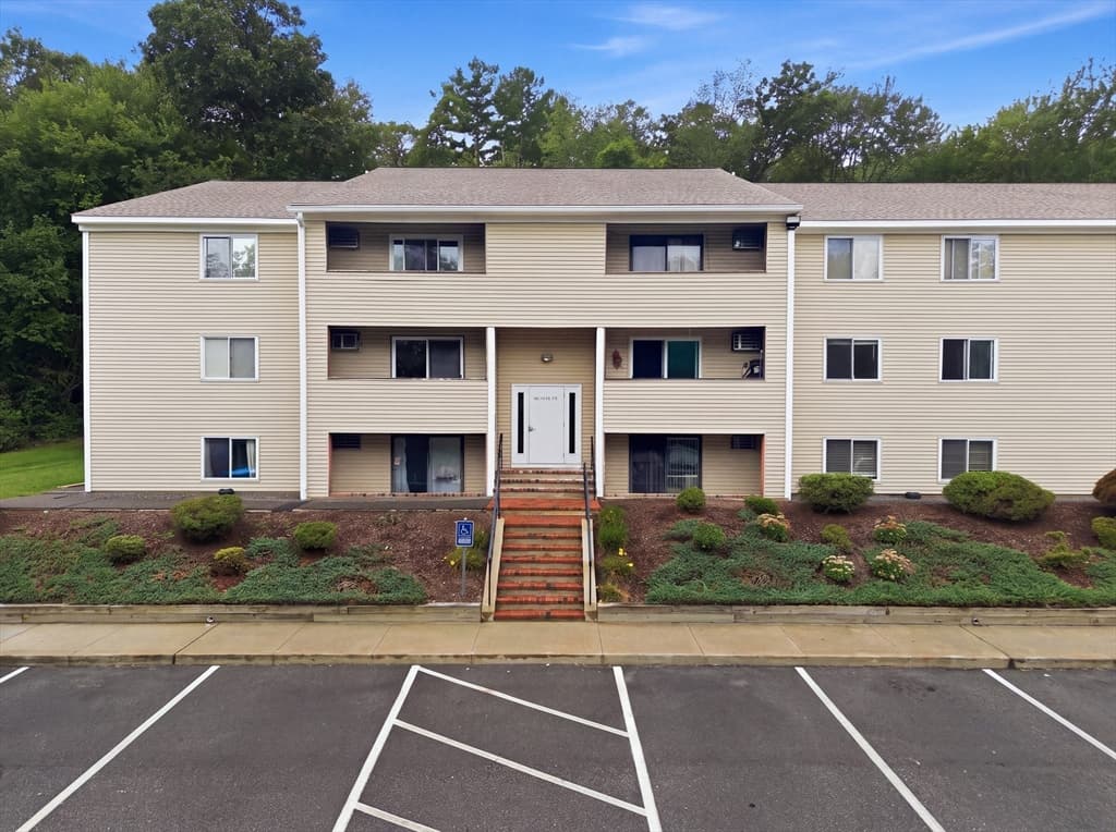 Condominium at 129 Quaker Hwy # 3, Uxbridge MA 01569, Uxbridge, photo 27 of 27