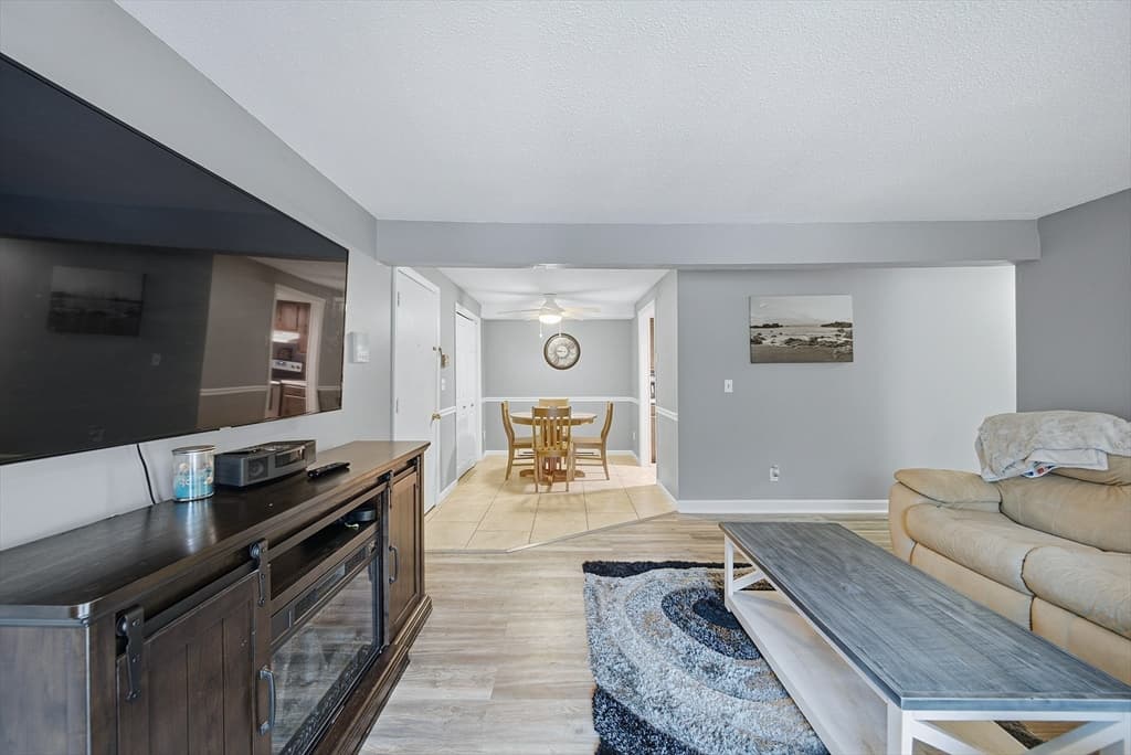 Condominium at 129 Quaker Hwy # 3, Uxbridge MA 01569, Uxbridge, photo 6 of 27