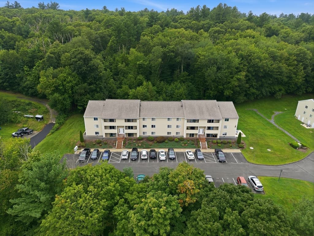 Condominium at 129 Quaker Hwy # 3, Uxbridge MA 01569, Uxbridge, photo 22 of 27