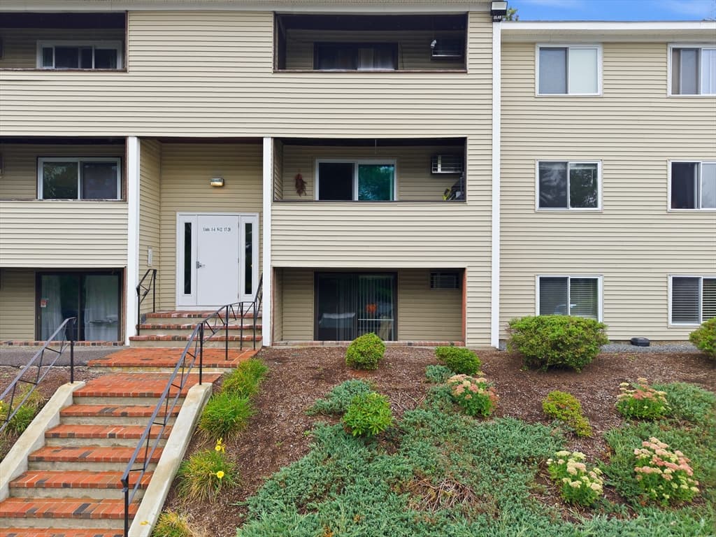 129 Quaker Hwy # 3, Uxbridge MA 01569